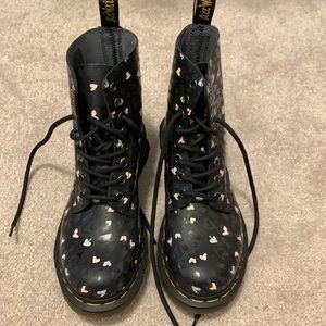 Size 7 Dr. Martens with hand painted hearts 💕
